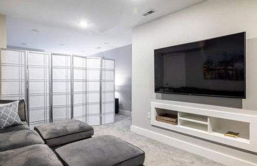 Family-Friendly 4BR Retreat Sleeps 12, Private Yard, Garage, Close to Stadiums, Casino & Downtown - Foto 23