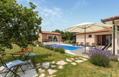 Beautiful Home In Kunj With Wifi - Photo 1