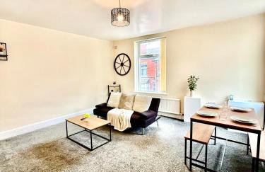 Comfy Entire Apartment with Free Parking in Bury Town - Photo 9