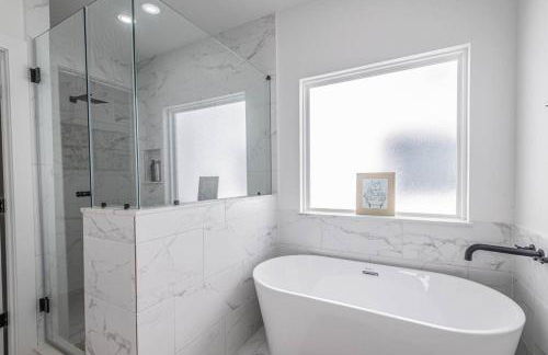 Luxury Home Near Houston Downtown & Medical Center - Photo 8