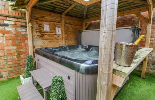 The Old Wagon Shed - Photo 2