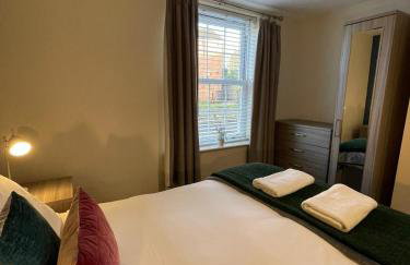 Large Apartments next to East Midlands Airport with Free Gated Parking! - Photo 38