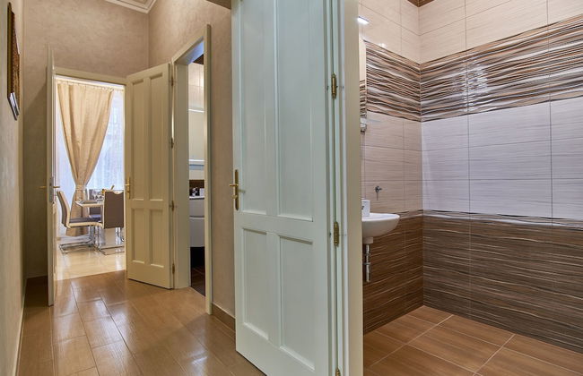 Presidential Apartment In The Old Town Square - Photo 18