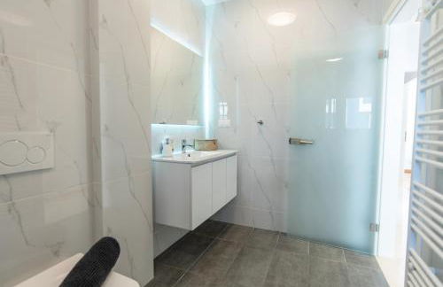 Delightful Penthouse - Photo 34