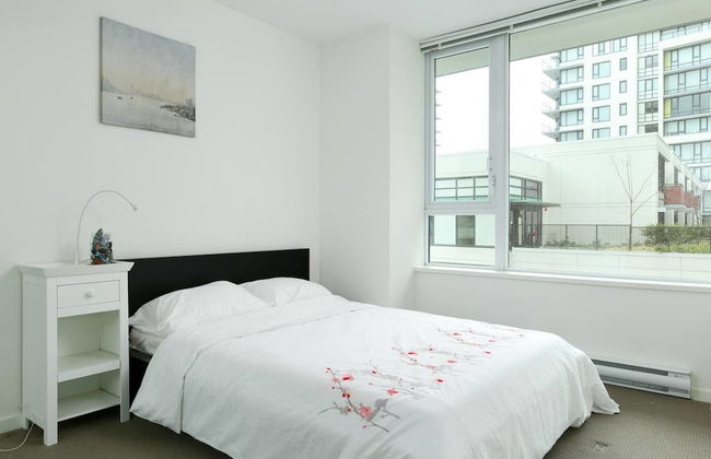 Convenient 2bdr 2BA Richmond Centre Condominium - Photo 2