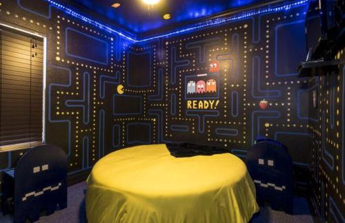 Lakefront Mansion on 10 Acres - Sleeps 15-45 - Foto 13