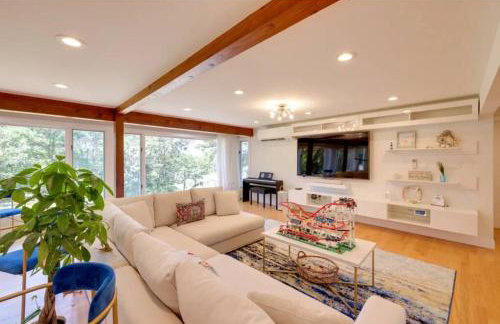 Cape Cod Home w/Ocean View, Roof Top, Pool & Hot Tub - Photo 2