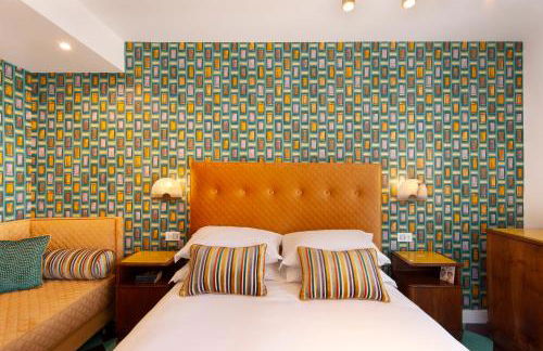 The Literary House - Photo 20