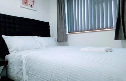 Modern 3 Bed House with Parking for Families and Contractors - Foto 14