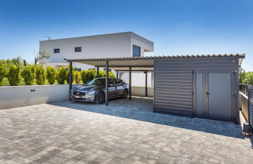 Villa Ana Škicini for 10 people with heated pool, kids activities and sea view near Novigrad - Foto 47