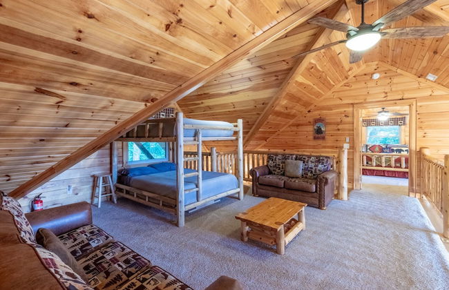 Luxury 4200 Sqft Log Cabin on 50 Acres Sleeps 16 - Foto 31