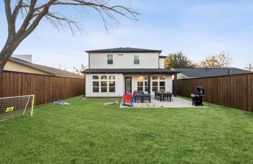 The Longhorn Luxe with Game Room and Fire pit and Karaoke - Foto 12