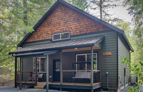 Luxe Chalet at Rainier Entrance with Hot Tub-AC-WiFi - Photo 2