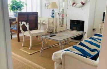 A unique, off-grid Eco Friendly Beach House. - Foto 4