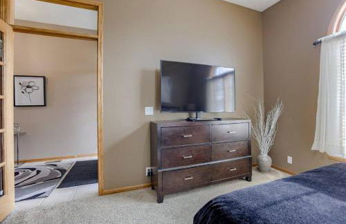 Spacious Pool House with tons of amenities! - Foto 9