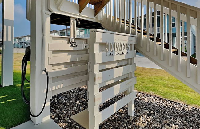 Pelican's Perch by Miss Kitty’s - Photo 5