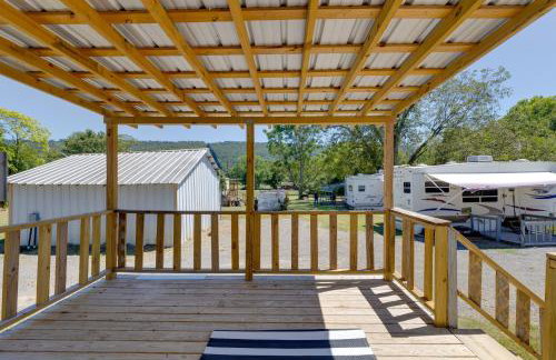 Fish and Explore Wooded Lake Guntersville Retreat - Foto 2