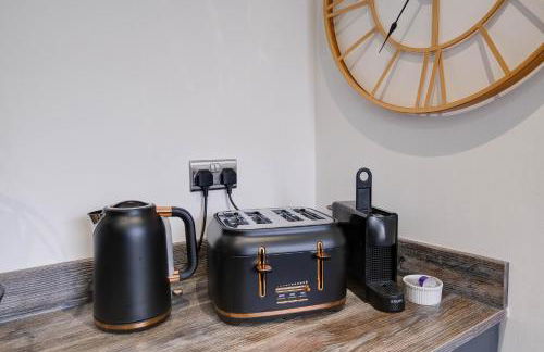 Seashell House with SEA VIEWS and FREE GYM POOL PASS - Photo 12