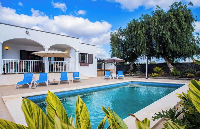 3 Bed Villa - Pool, Terrace, Bbq, Near Beach - Foto 1