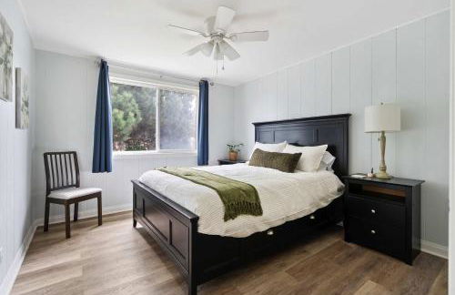 O-Side Beach Bungalow with Jaccuzi Blocks to beach - Photo 3