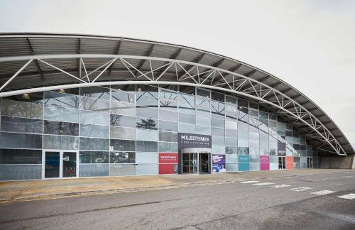 Premium Serviced Apartment in Basingstoke Town Centre, Free Parking By Redwood Stays - Foto 59