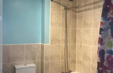 In Our Liverpool Home Sleeps 5 in 2 Double & 1 Single Bedrooms - Foto 13