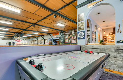 Massive Hatfield Loon Lodge with Roller Rink - Foto 36