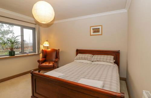 Little Foxes - Photo 18