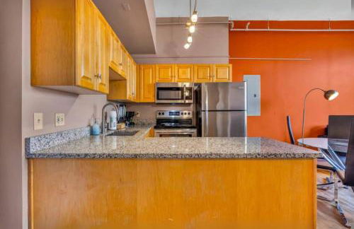 1Br in Heart of Downtown, Sauna, Prime Location - Photo 16