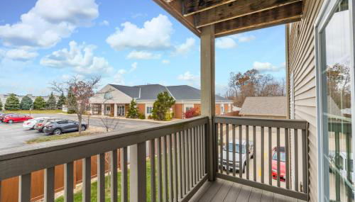 ConTemporary Stay in Central Peoria - Photo 2