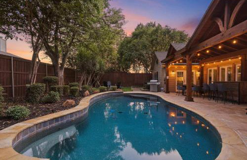 5BD 2BA w Backyard Oasis Pool Jacuzzi Firepit - Foto 1