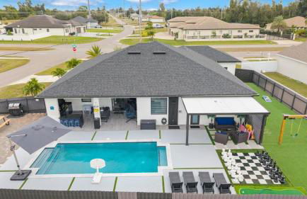 Relax & Play in Cape Coral Pool BBQ Family Fun - Foto 2