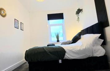 Elegant 3BR Family-Friendly - Sleeps 5 - Fast WiFi -Parking - Netflix - Photo 27