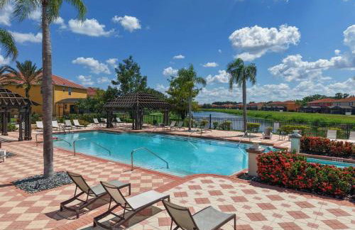 4BR Bella Vida Lakeview Pool Townhome - Photo 40