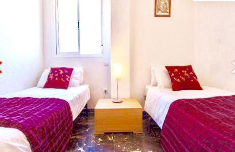 Penthouse with Private Roof terrace and jacuzzi - Photo 26