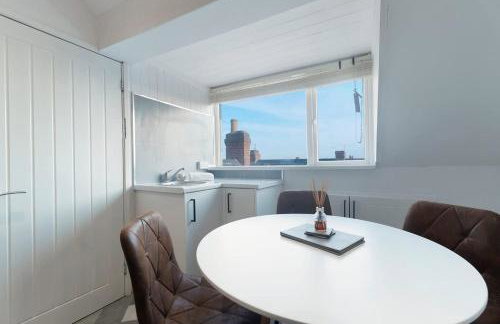 Spacious 4BR on Leafield Rd - Photo 24