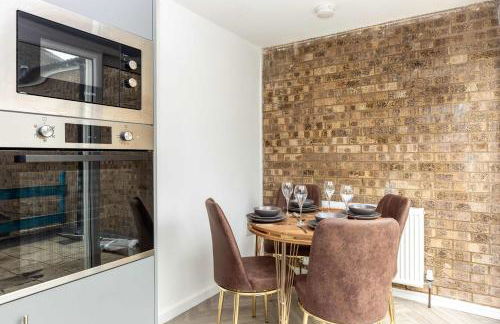 Modern & Stylish 3 Bedroom Home in Peterborough - Photo 12