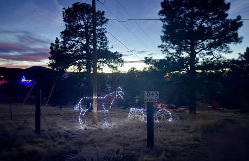 Cozy Rustic Retreat on a Horse Ranch with Stunning Pikes Peak Views and Serenity Minutes from Downtown Woodland Park - Foto 2