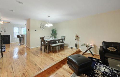 Spacious 3BR Townhouse with Balcony & Gym - Foto 14