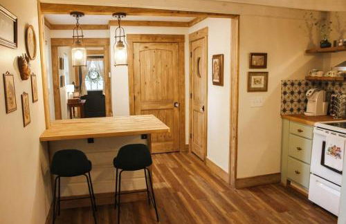 The Greenhouse Cozy Cottage- Walk to Downtown! - Foto 18