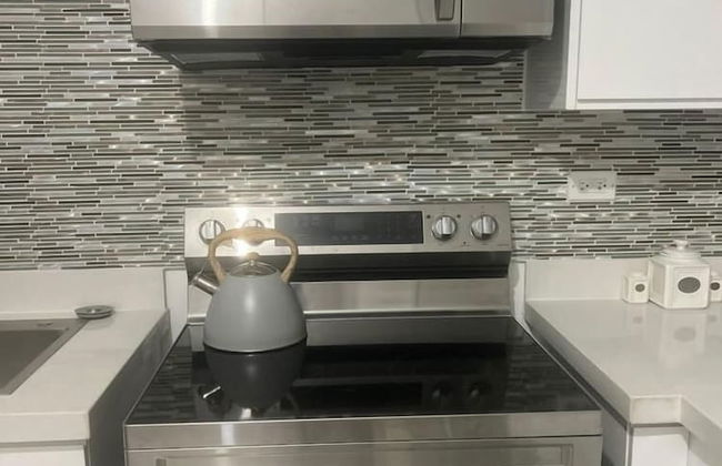 Kensington with pool - Photo 13