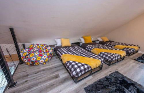 Large-group Retreat w/Loft Space Near Beach - Foto 42