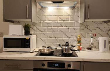 SuperValue Suite 6 - Fast WiFi, Hotel Linen, Keyless Entry, City only 10 Mins - BY PROPERTY PROMISE - Foto 22