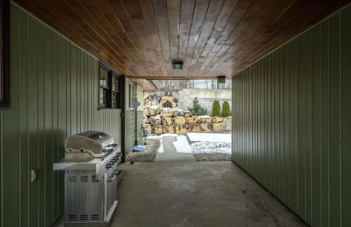 Theatrical Escape South Hill Home near Downtown - Foto 30