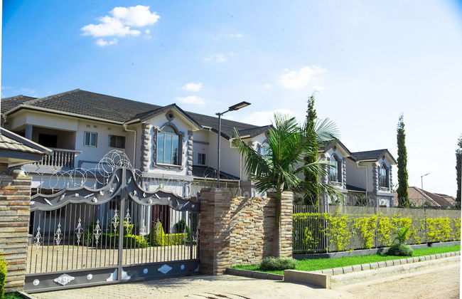 Lusaka Luxe: Your Private Oasis Awaits in the Heart of Zambia - Photo 26