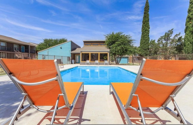 Midland Condo With Pool - Photo 17