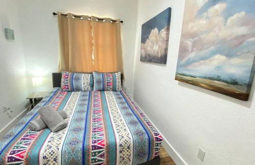 Heart of Miami sleeps 10 near Little Havana Beaches - Foto 12