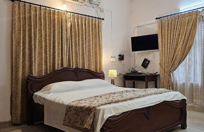 De Royale Summit Home Stay - Photo 8