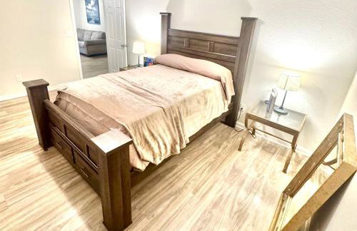 3 Bed Home 5 Mins to JAX Airport & Zoo - Foto 1