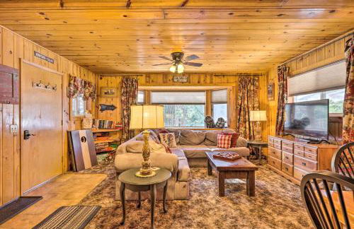 California Retreat with Deck, Fire Pit and Grill! - Foto 1